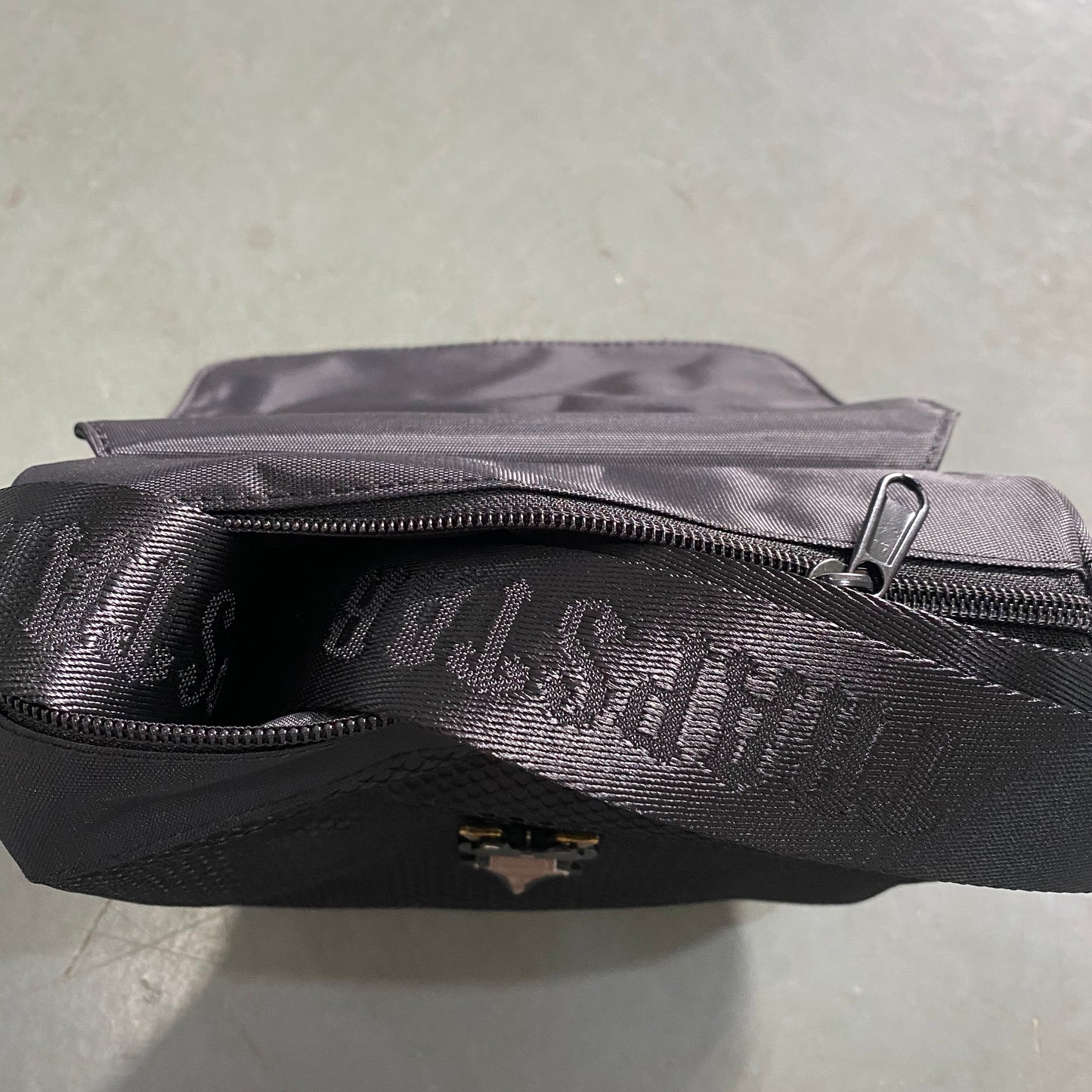 Trapstar Irongate T Cross Bodybag