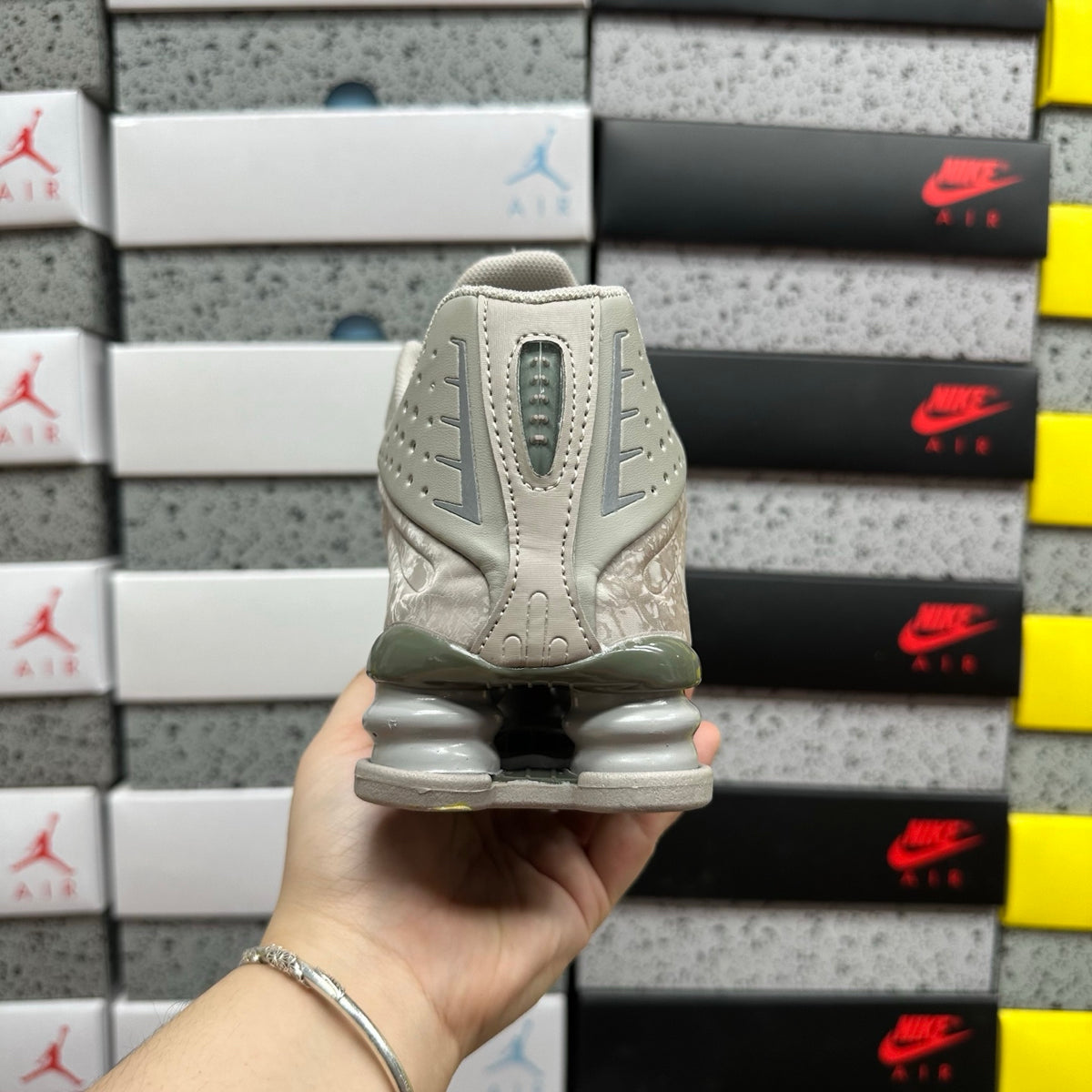 Nike Shox R4 College Grey / Flat Pewter