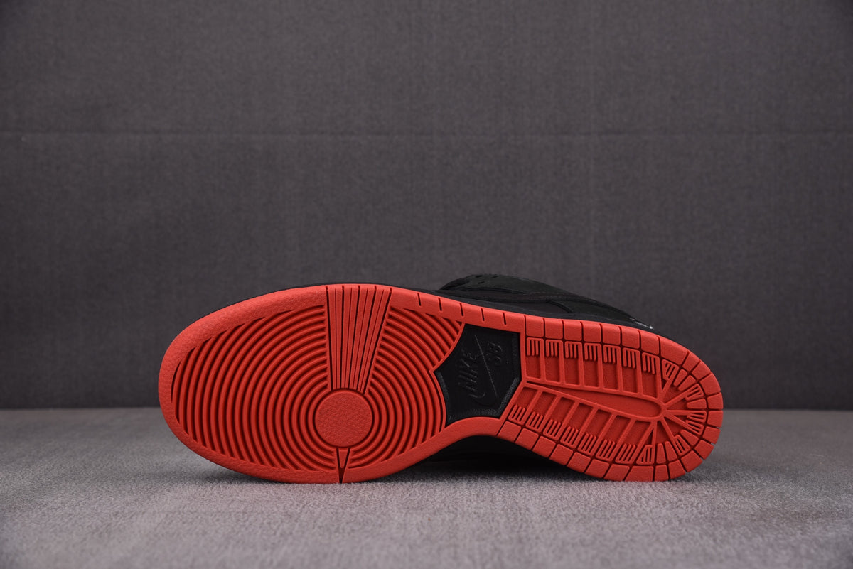 Jeff Staple x Nike SB Dunk Low Pro "Black Pigeon"