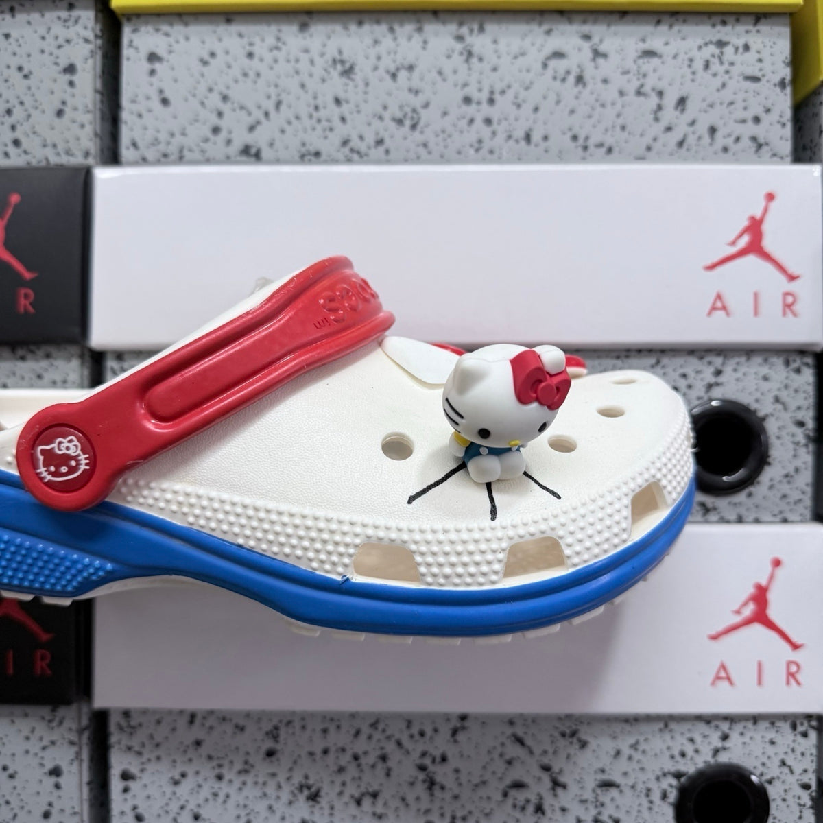 Crocs x Hello Kitty Classic Clog