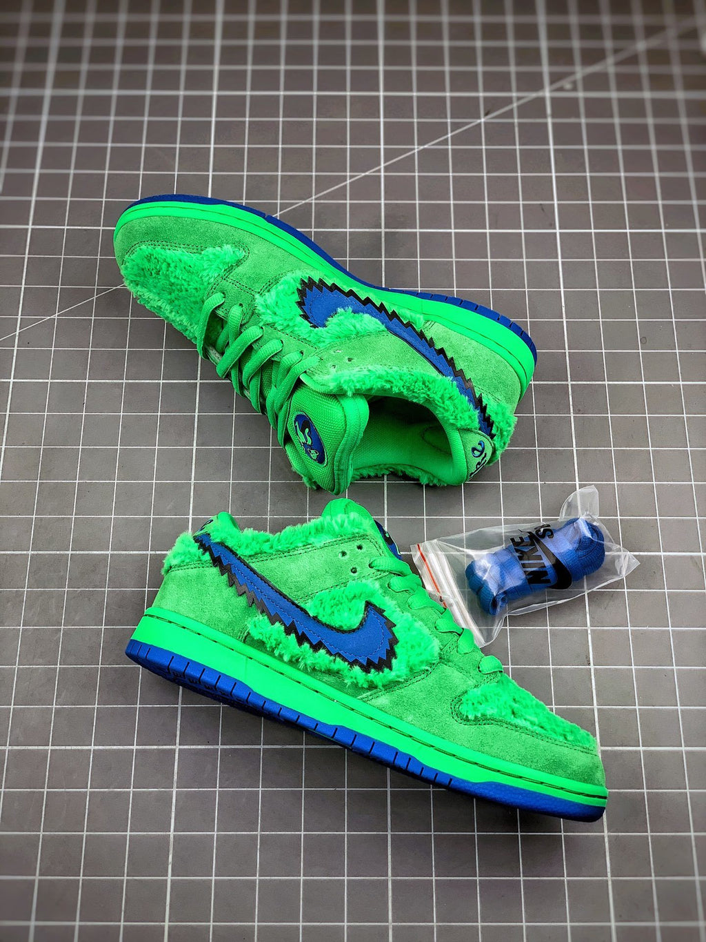 Nike SB Dunk Low “Grateful Dead - Green Bear”
