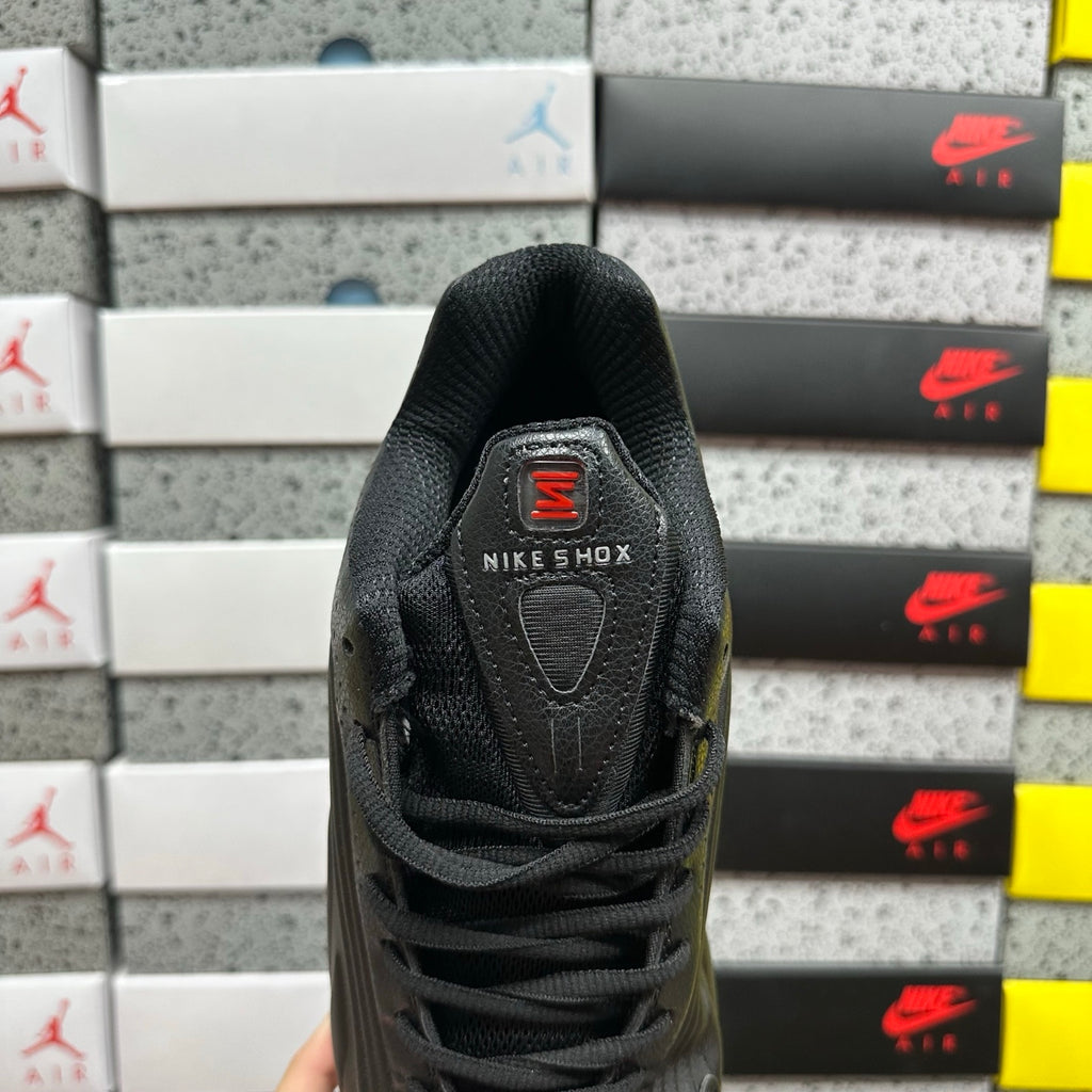Nike Shox R4 Black/Red