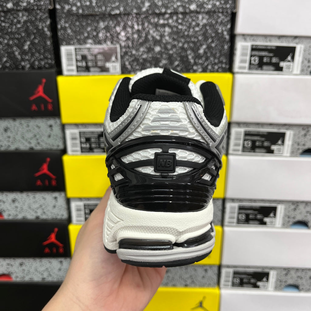 New Balance 1906R "Silver Metallic / Black