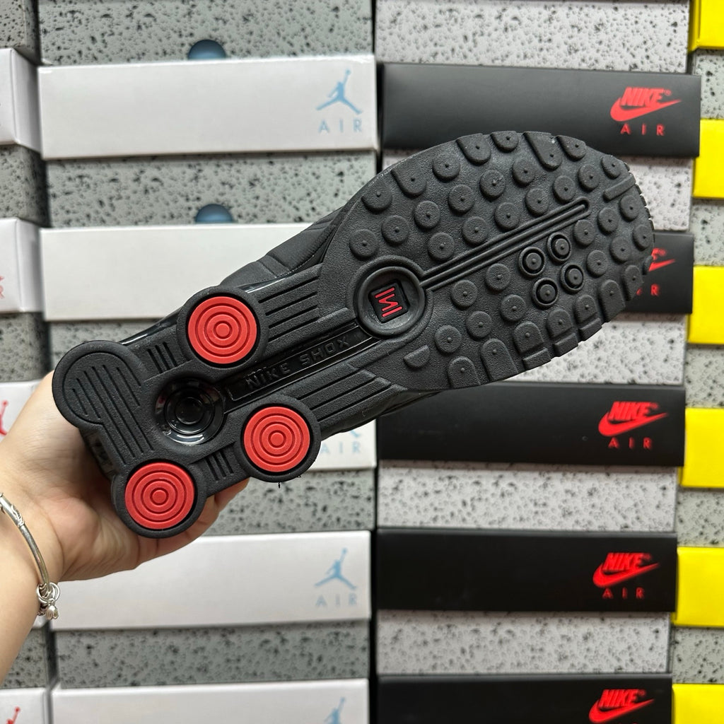 Nike Shox R4 Triple Black