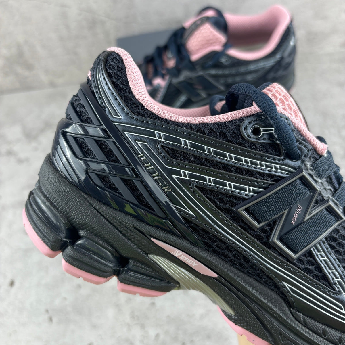 New Balance 1906R "Eclipse / Pink Taffy"