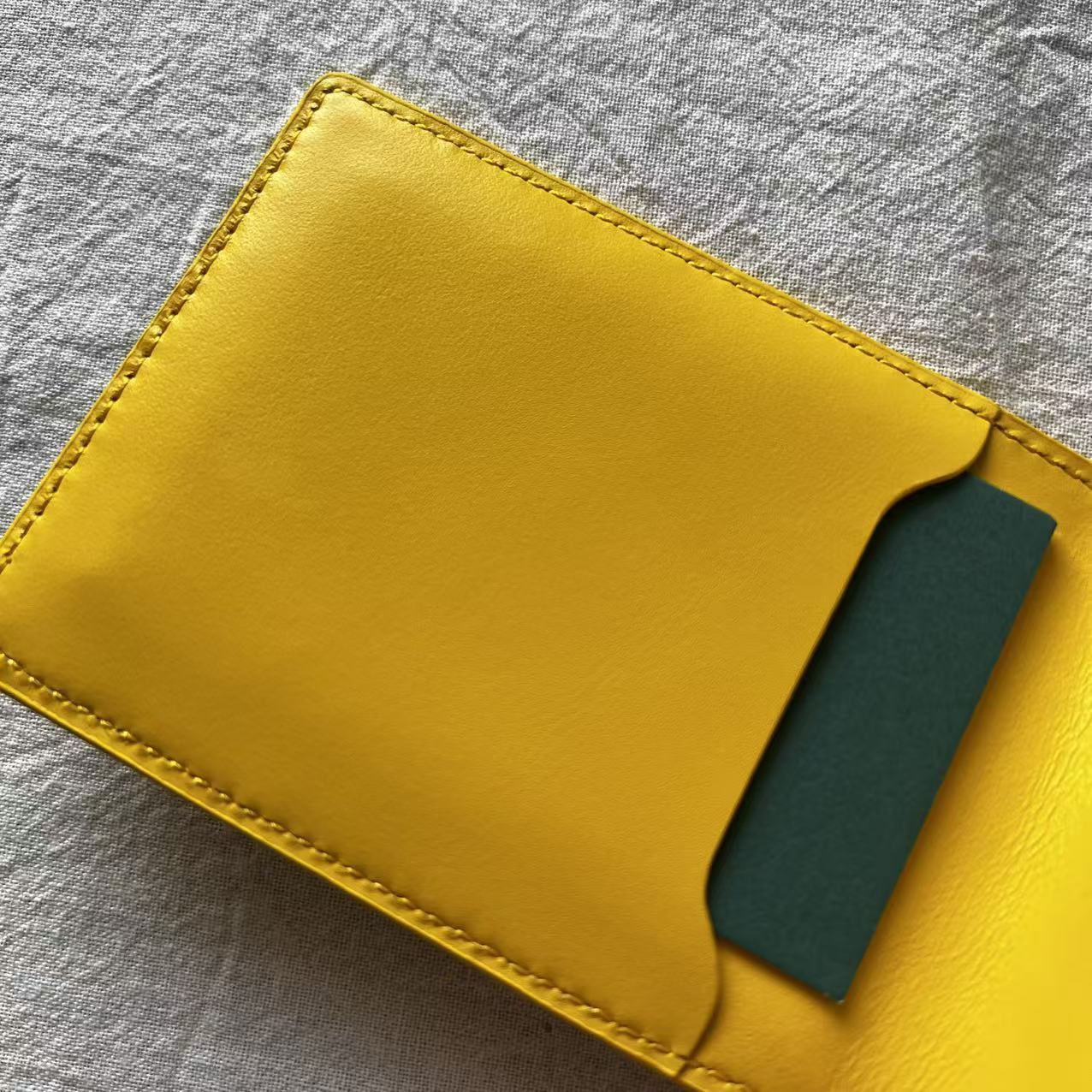 Corteiz Island Leather Cardholder