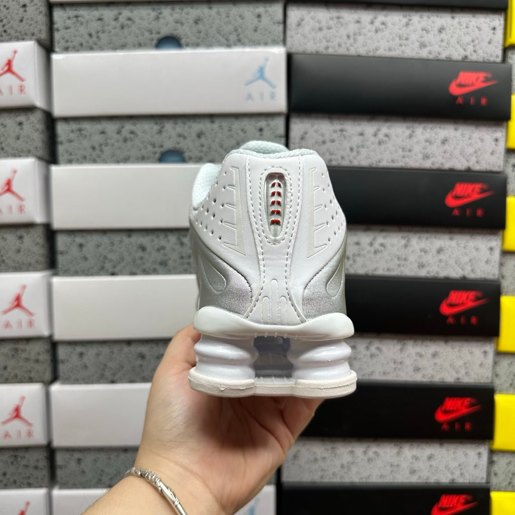 Nike Shox R4 White/Metallic Silver