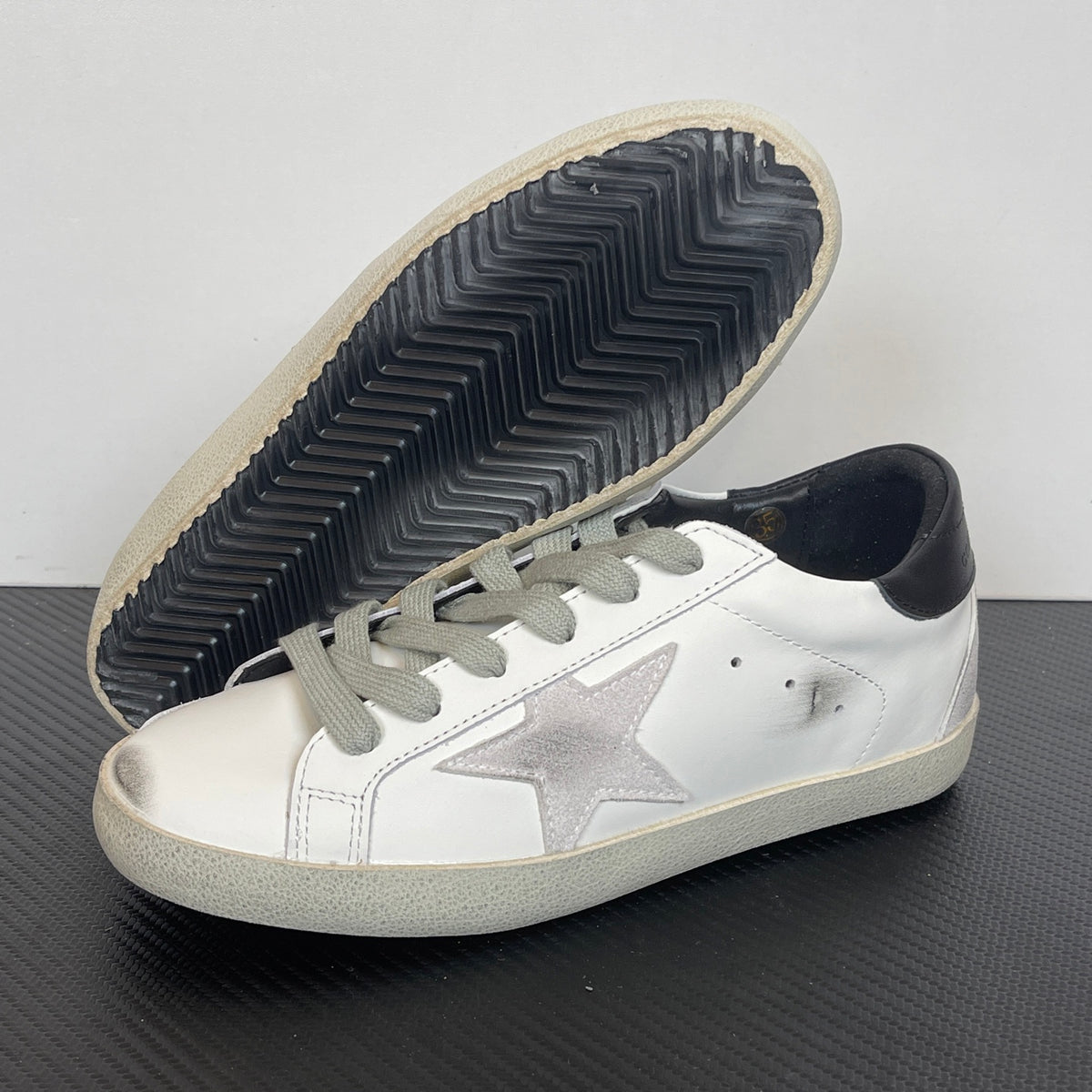 Golden Goose Super-Star Black Heel Tab