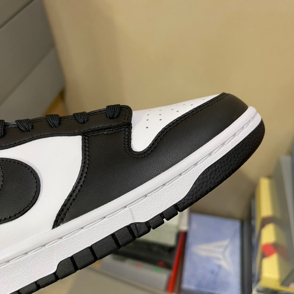Nike Dunk Low "Panda"