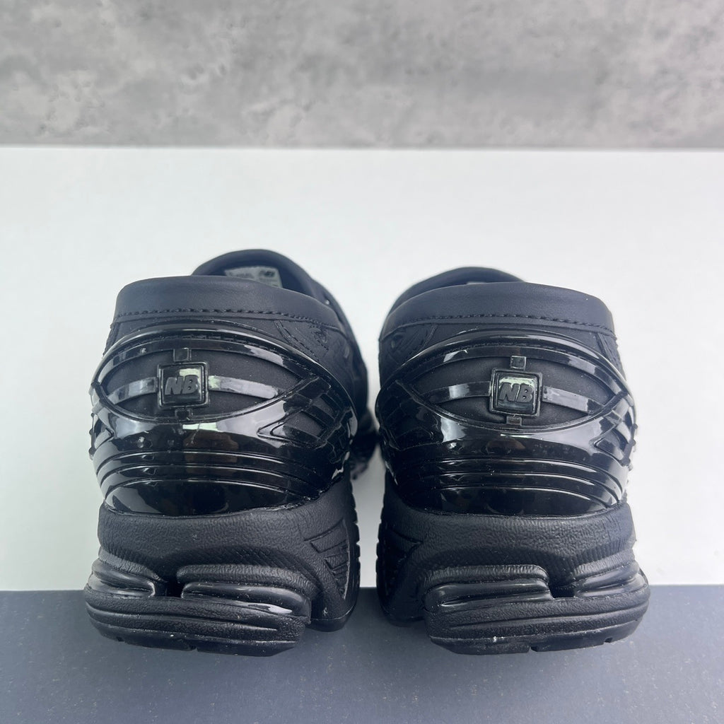 New Balance 1906L "Black Leather"
