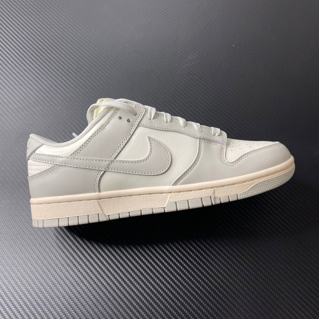 Nike Dunk Low "Light Bone"
