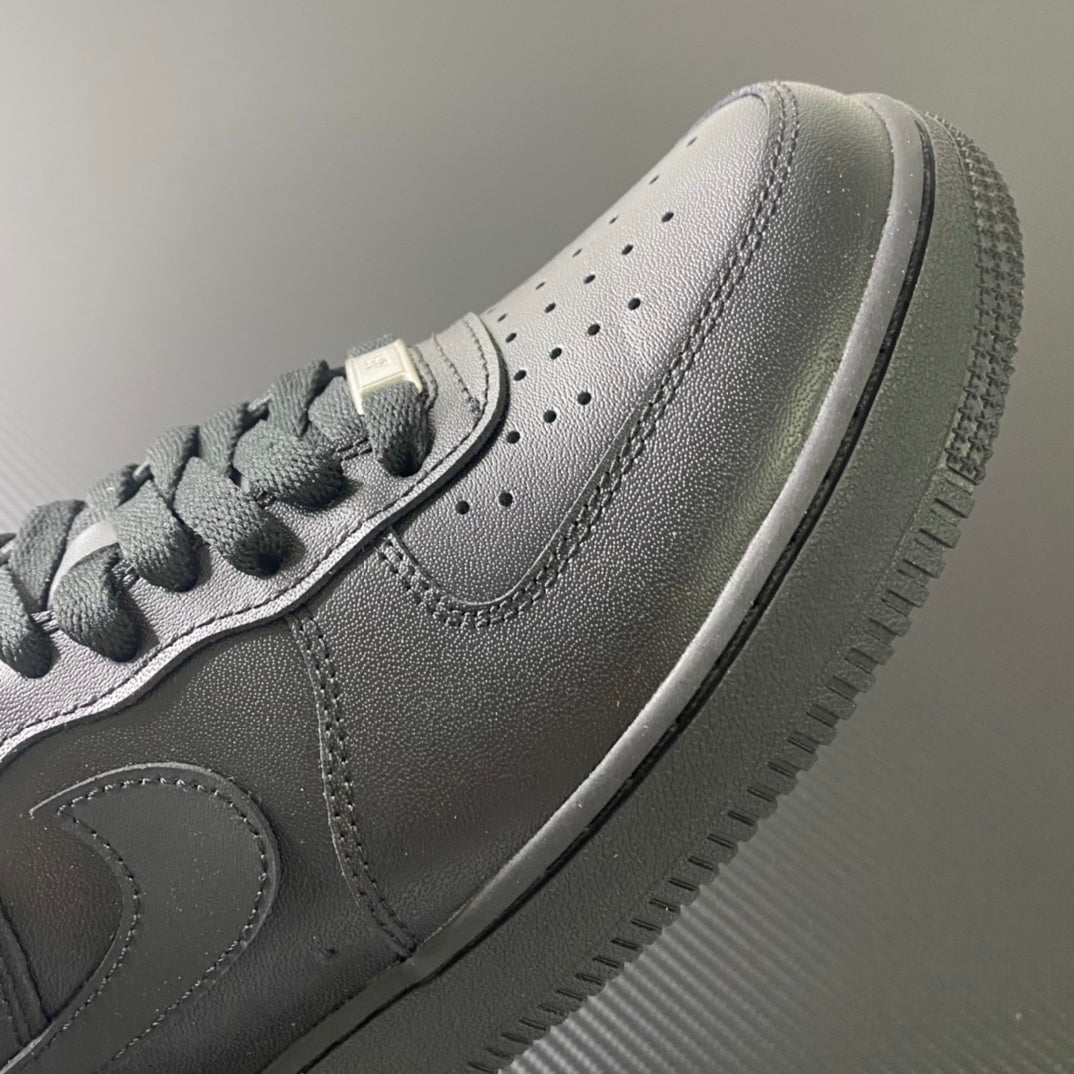 Nike Air Force 1 Triple Black