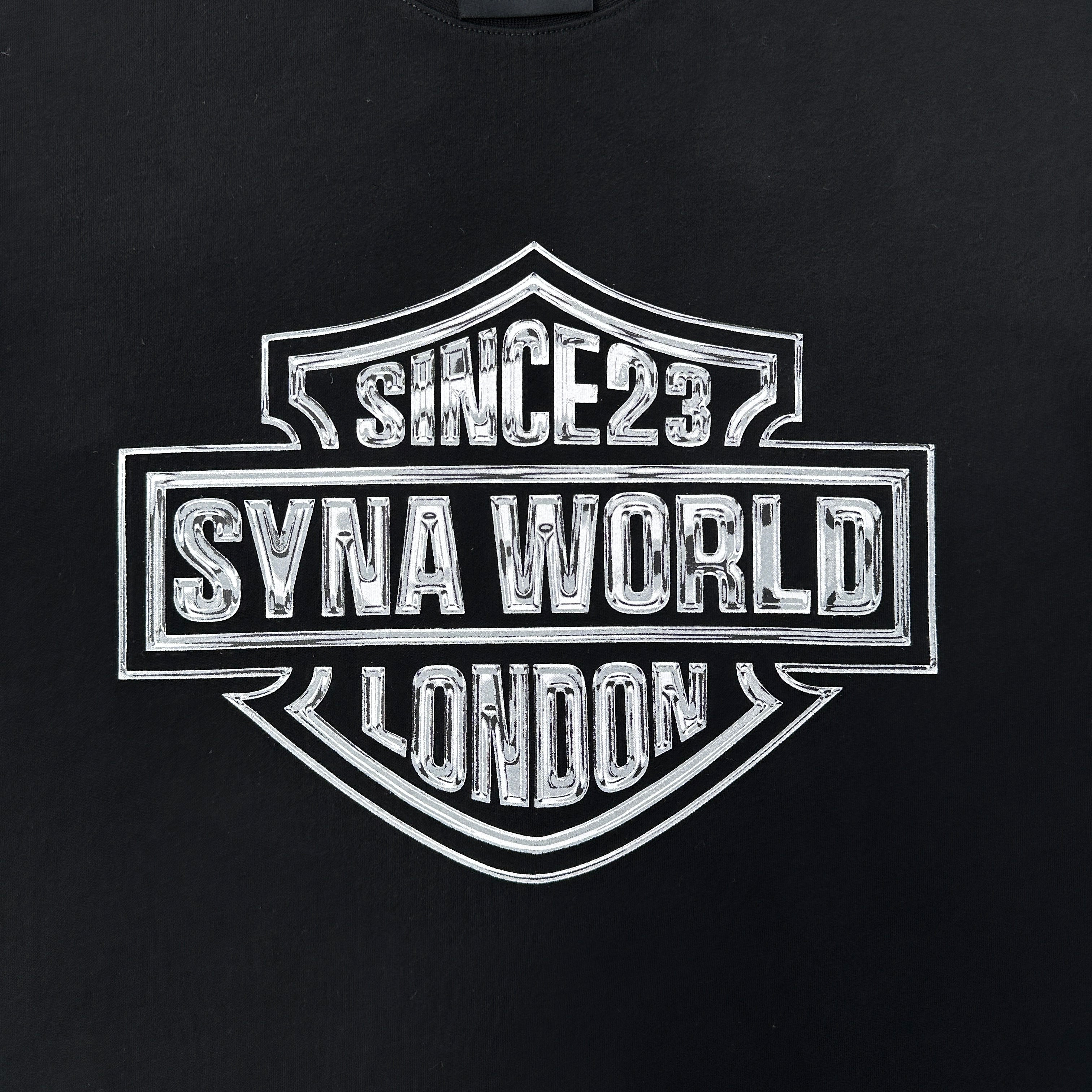 Syna 'Chrome' Tee