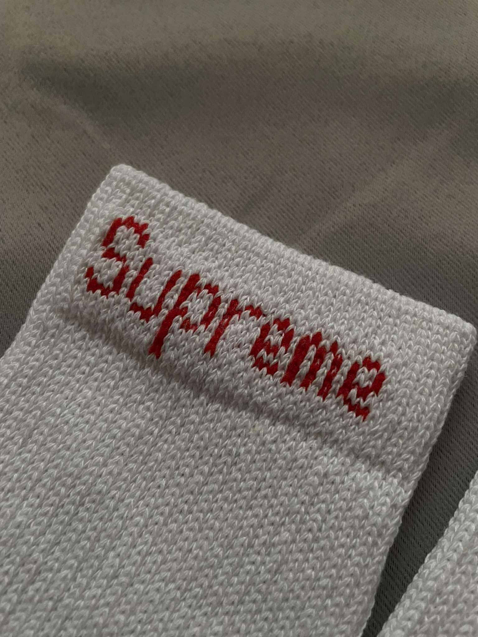 Supreme x Hanes Long Socks 4 PAIRS