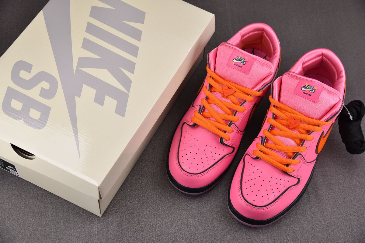 Nike SB Dunk Low x Powerpuff Girls "Blossom"