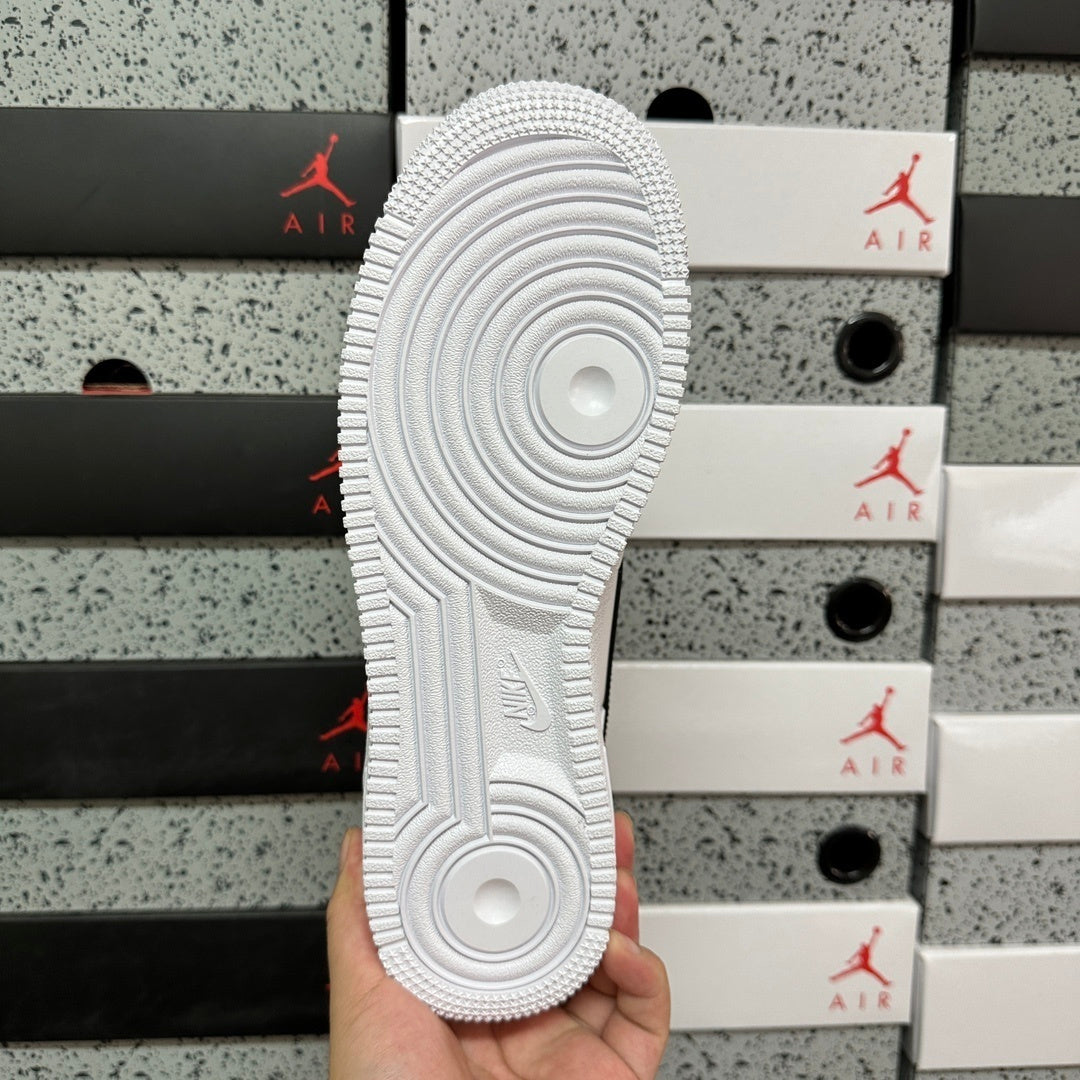 Nike Air Force 1 Low Supreme "White/Black"