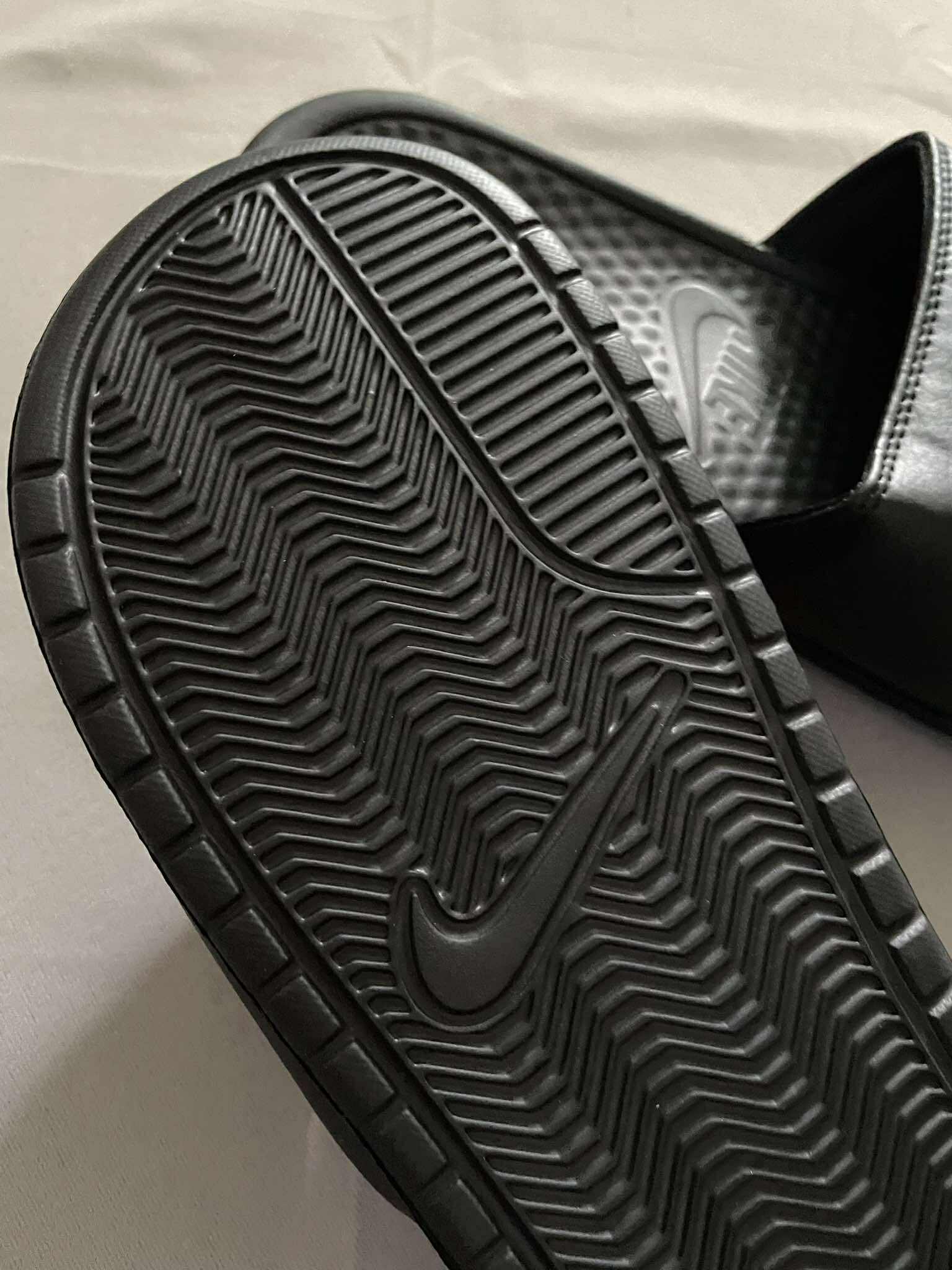 Nike Benassi Slides