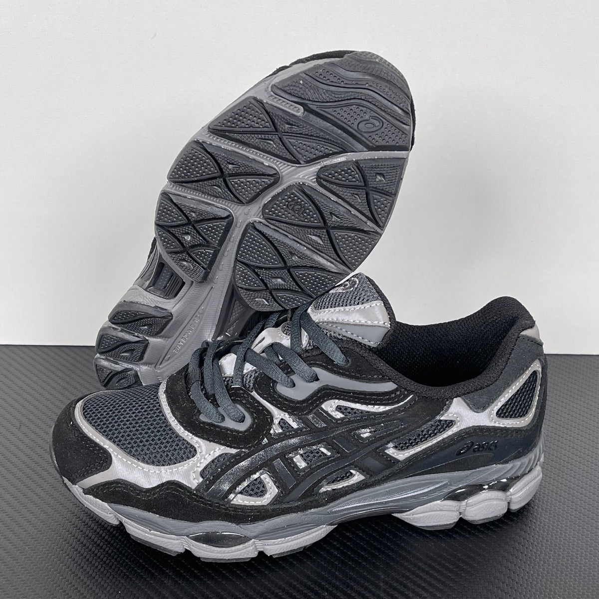 ASICS GEL-NYC Black / Graphite Grey