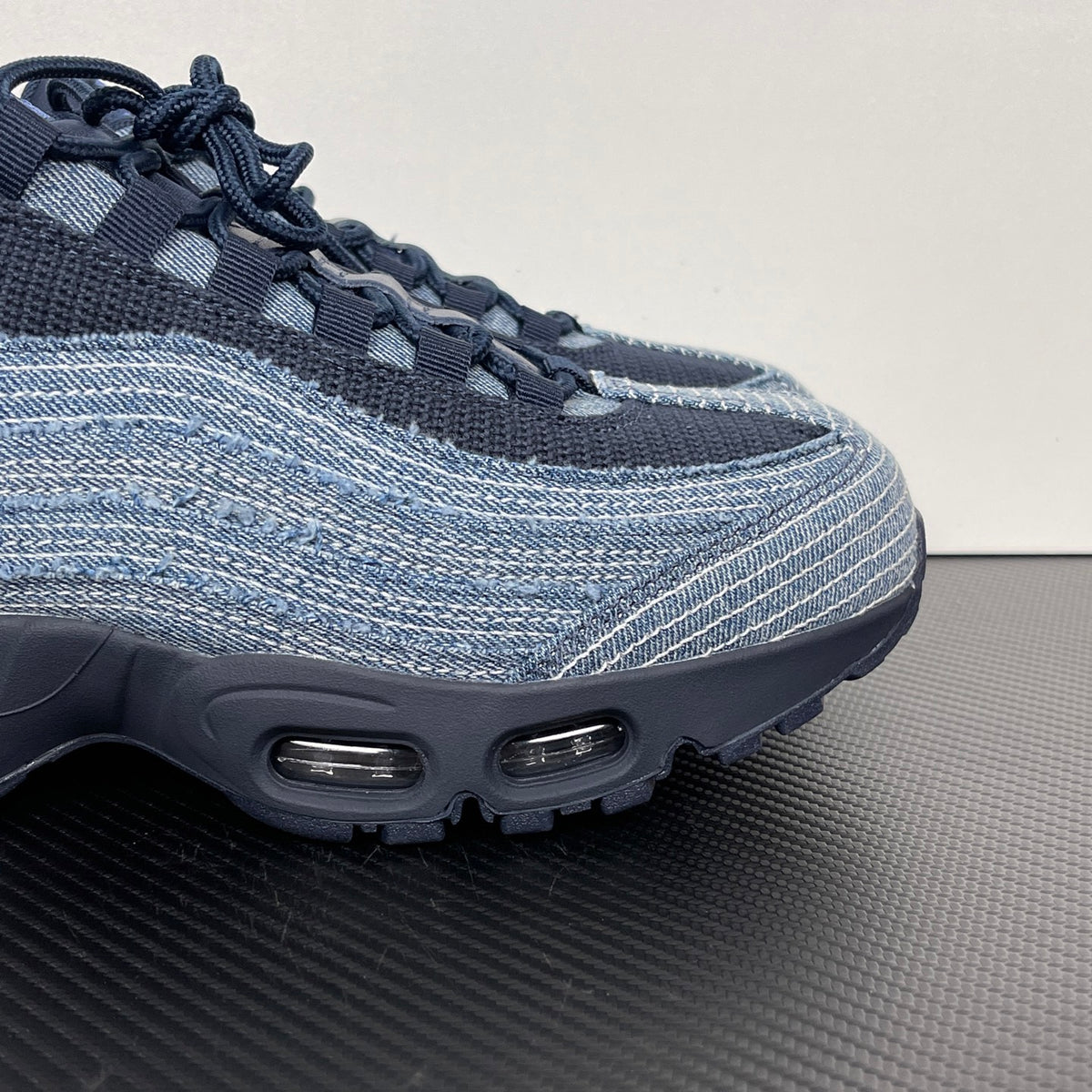 Nike Air Max 95 OG "Levi's - Obsidian"