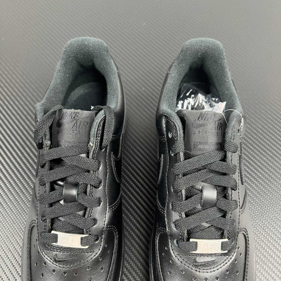 Nike Air Force 1 Low x Supreme Triple Black