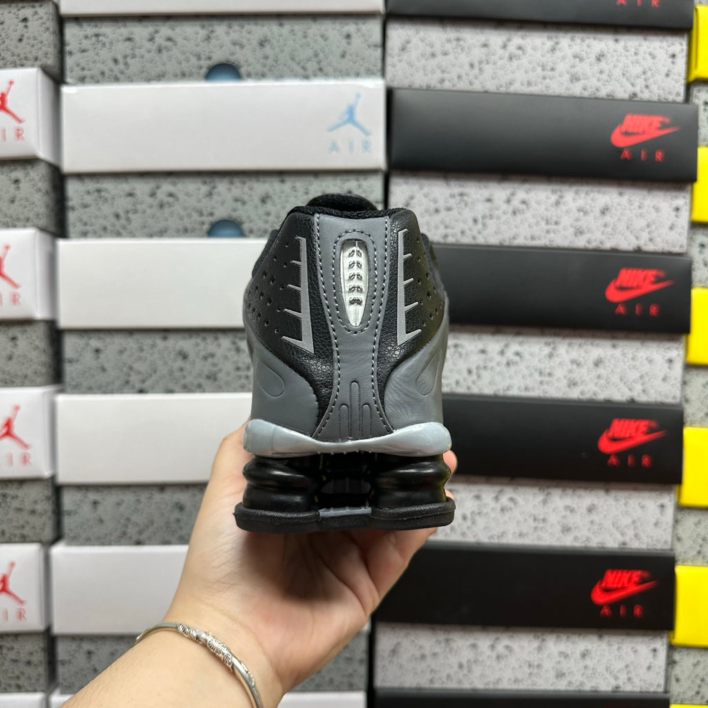 Nike Shox R4 Black/Gray