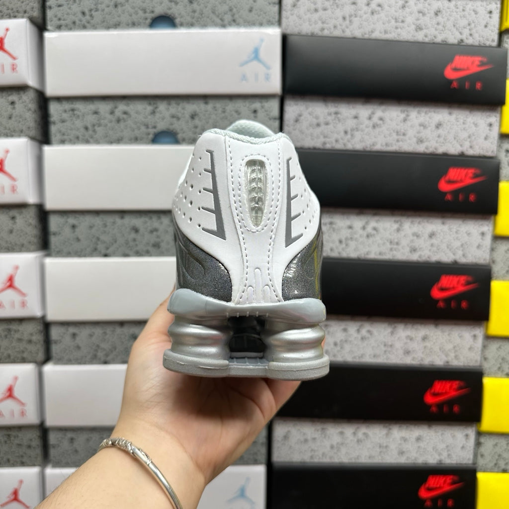 Nike Shox R4 White / Gray