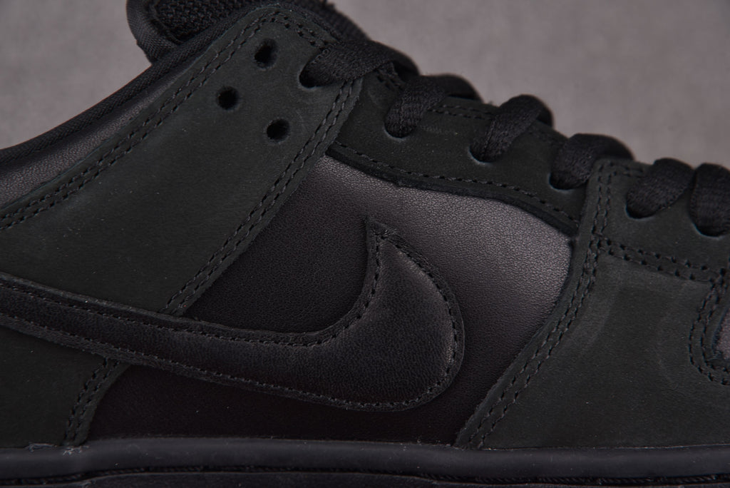 Jeff Staple x Nike SB Dunk Low Pro "Black Pigeon"