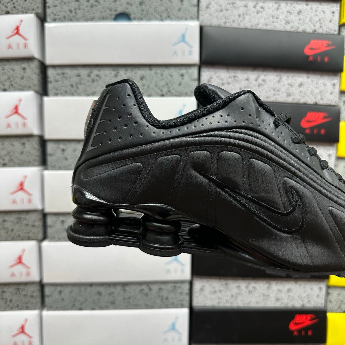 Nike Shox R4 Triple Black