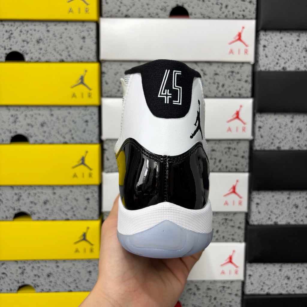 Air Jordan 11 Retro "Concord"