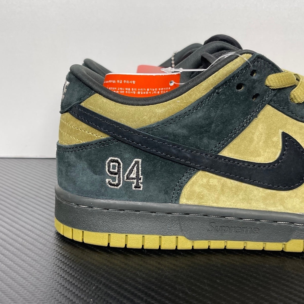 Nike SB Dunk Low Pro "Supreme - Camper Green"