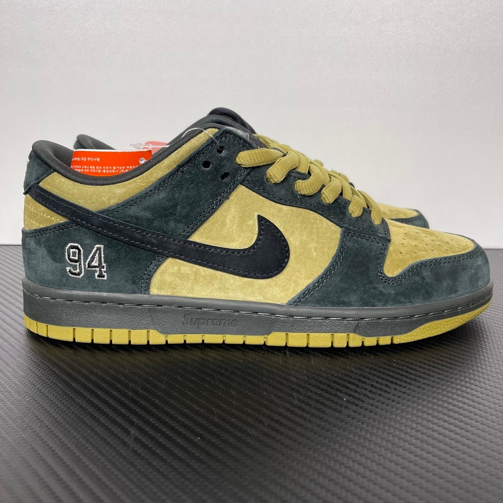 Nike SB Dunk Low Pro "Supreme - Camper Green"