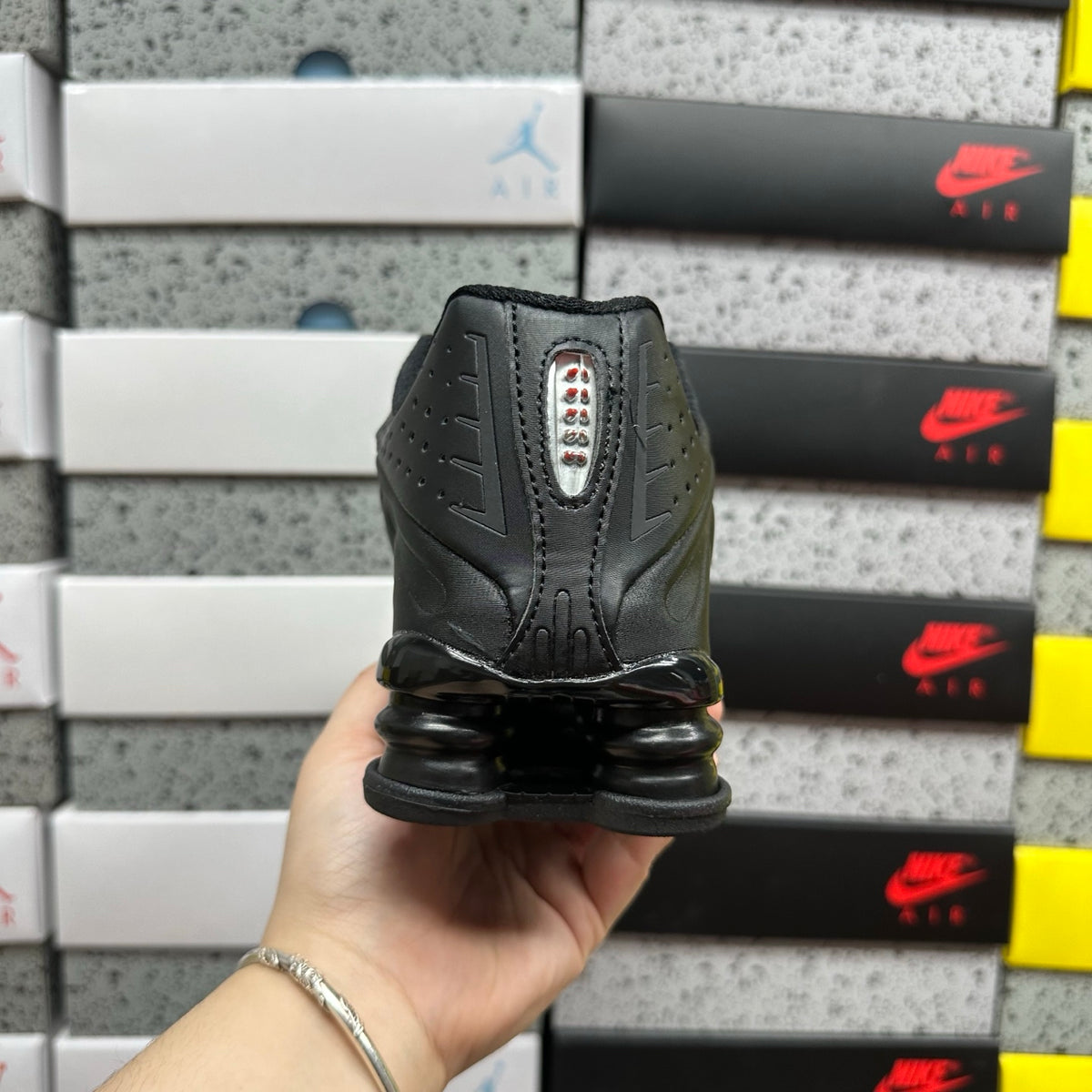Nike Shox R4 Triple Black