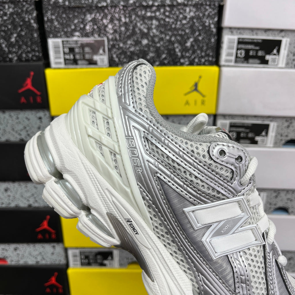 New Balance 1906R "Urbancore Silver"