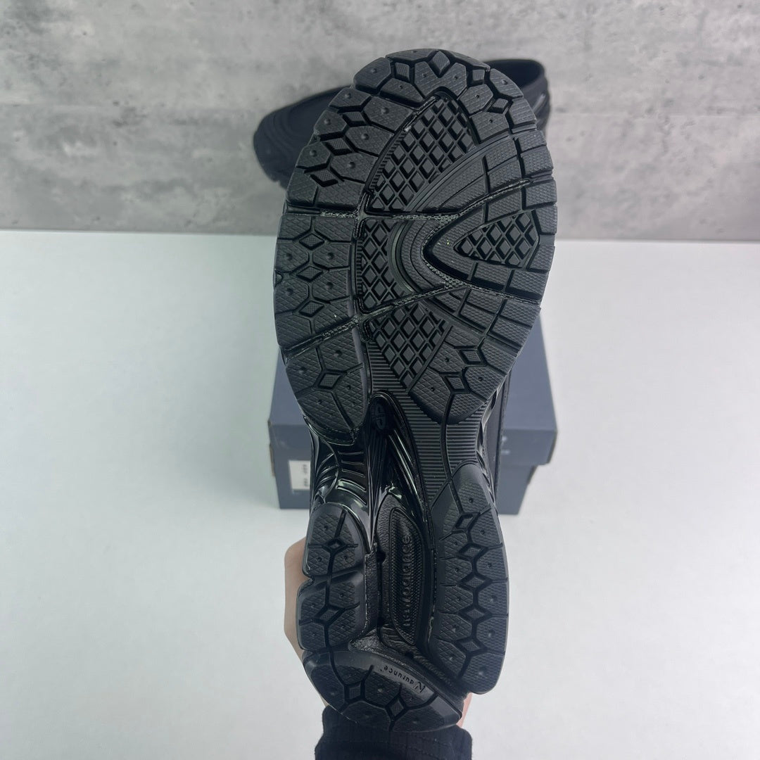 New Balance 1906L "Black Leather"