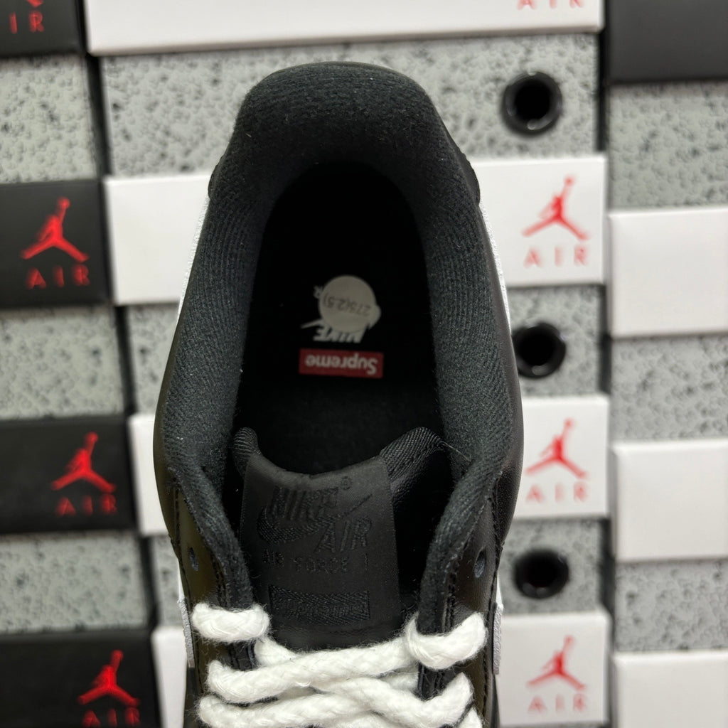 Nike Air Force 1 Low x Supreme (Black/White)