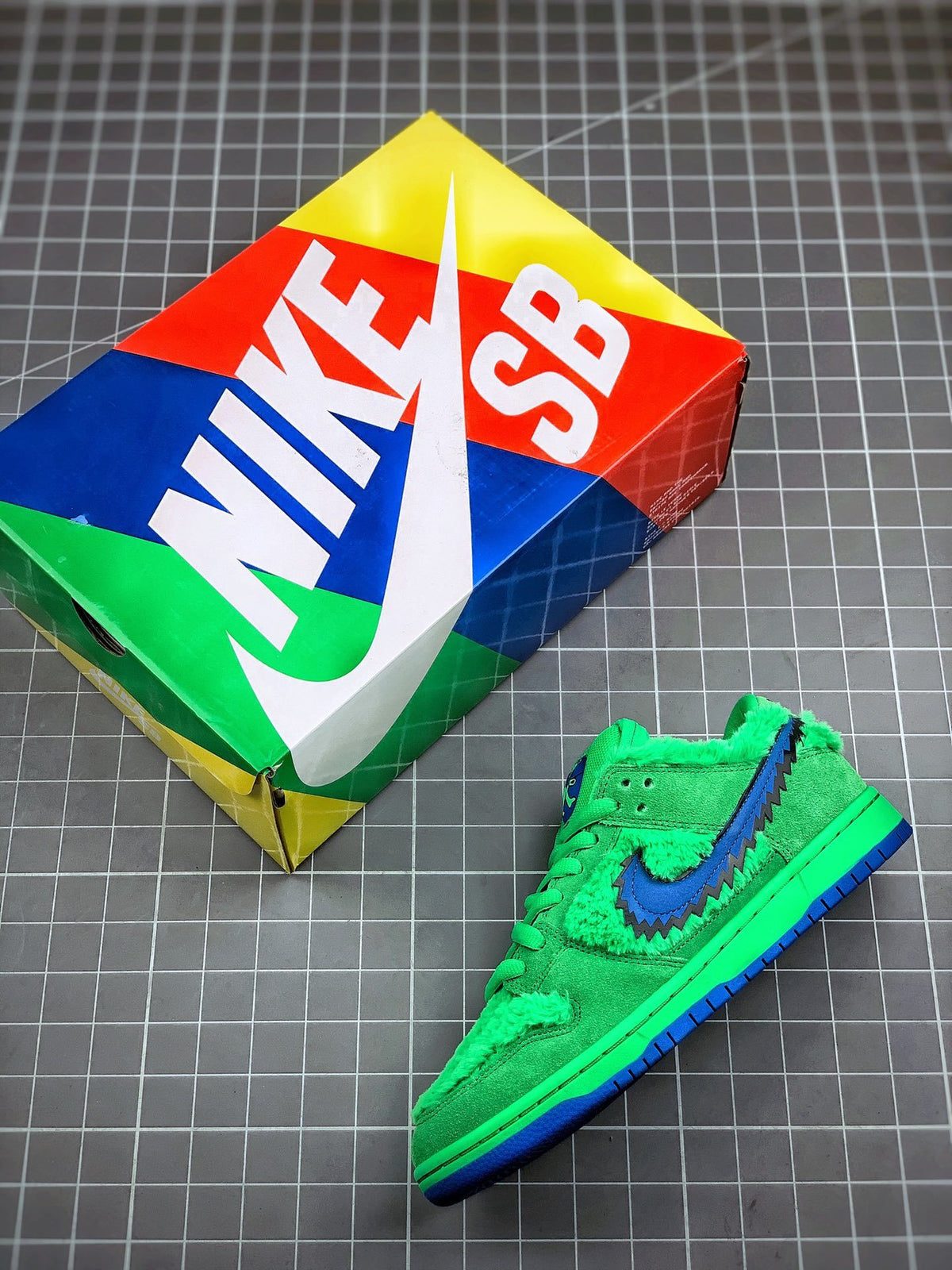 Nike SB Dunk Low “Grateful Dead - Green Bear”