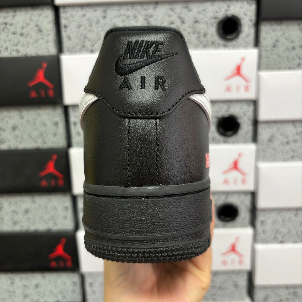 Nike Air Force 1 Low x Supreme (Black/White)