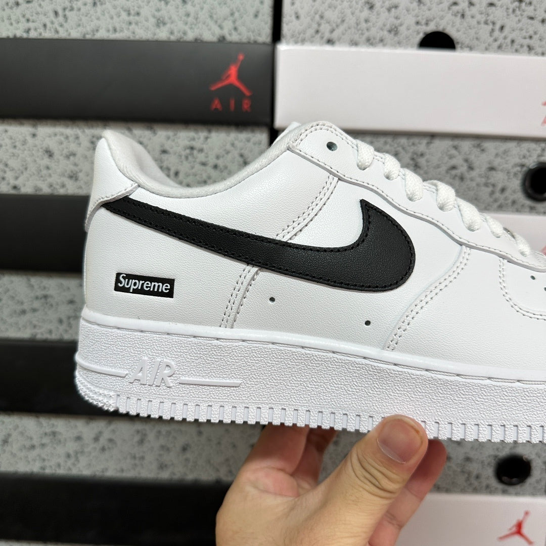 Nike Air Force 1 Low Supreme "White/Black"
