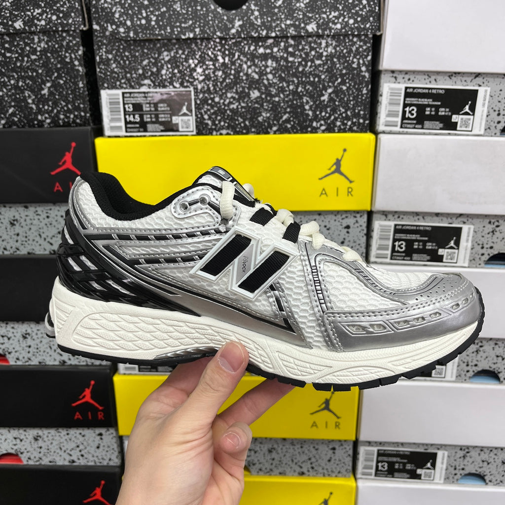 New Balance 1906R "Silver Metallic / Black