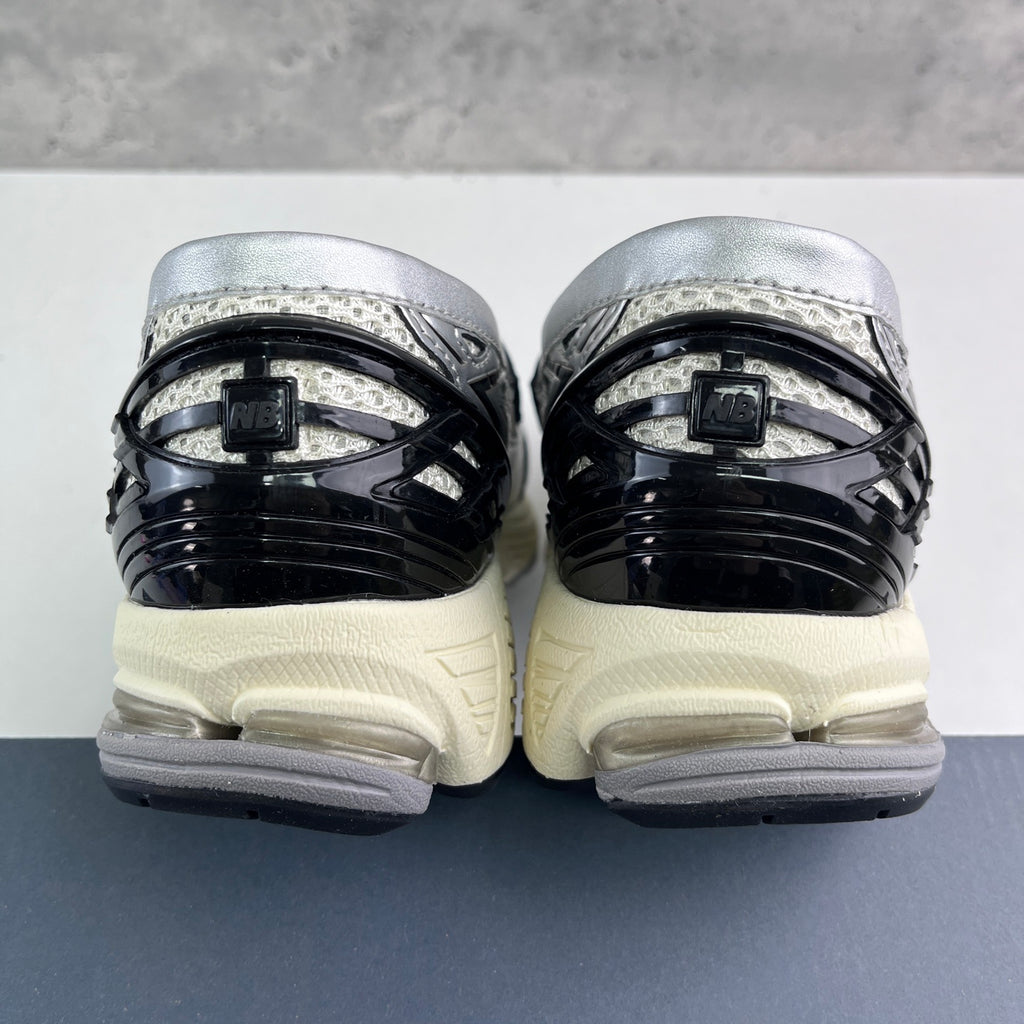 New Balance 1906L "Silver Metallic / Black"