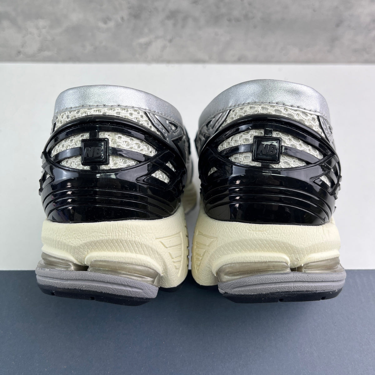 New Balance 1906L "Silver Metallic / Black"
