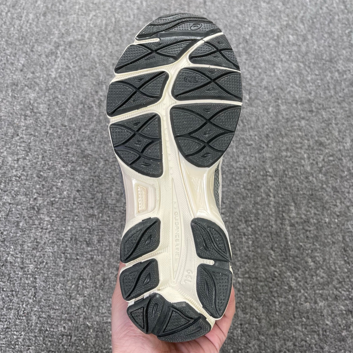 ASICS GEL-NYC Graphite Grey / Smoke Grey