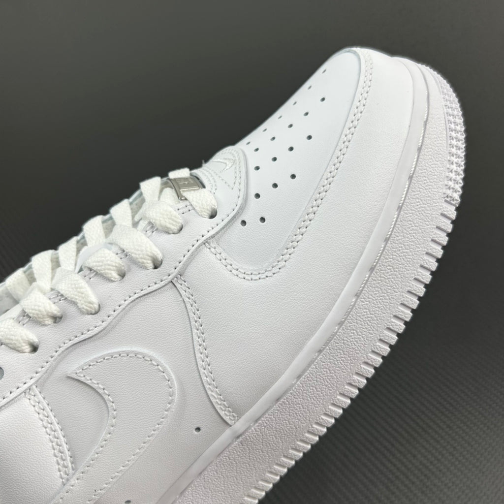 Nike Air Force 1 Low Supreme Triple White