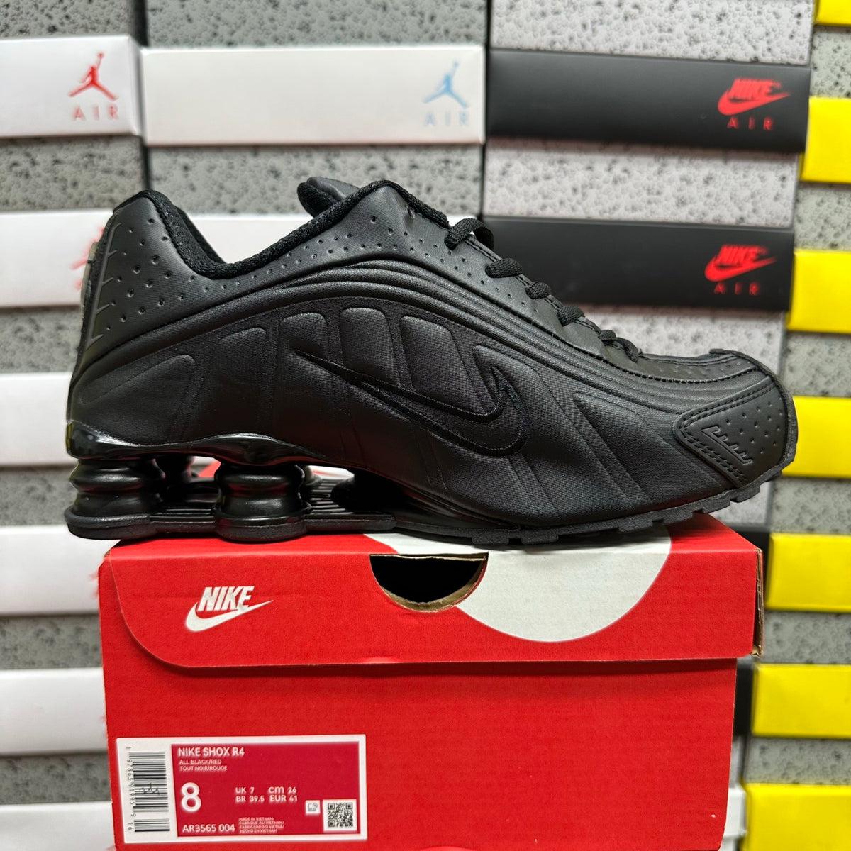 Nike Shox R4 Triple Black