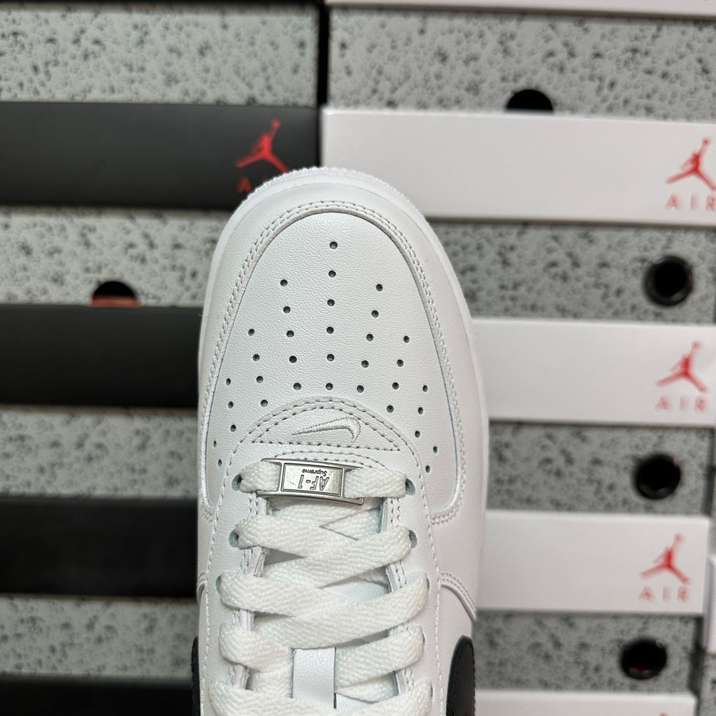 Nike Air Force 1 Low Supreme "White/Black"