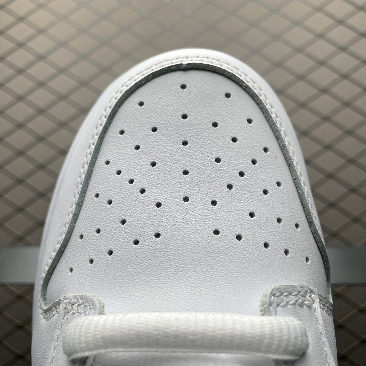 Nike SB Dunk Low "Supreme - White / Metallic Silver"