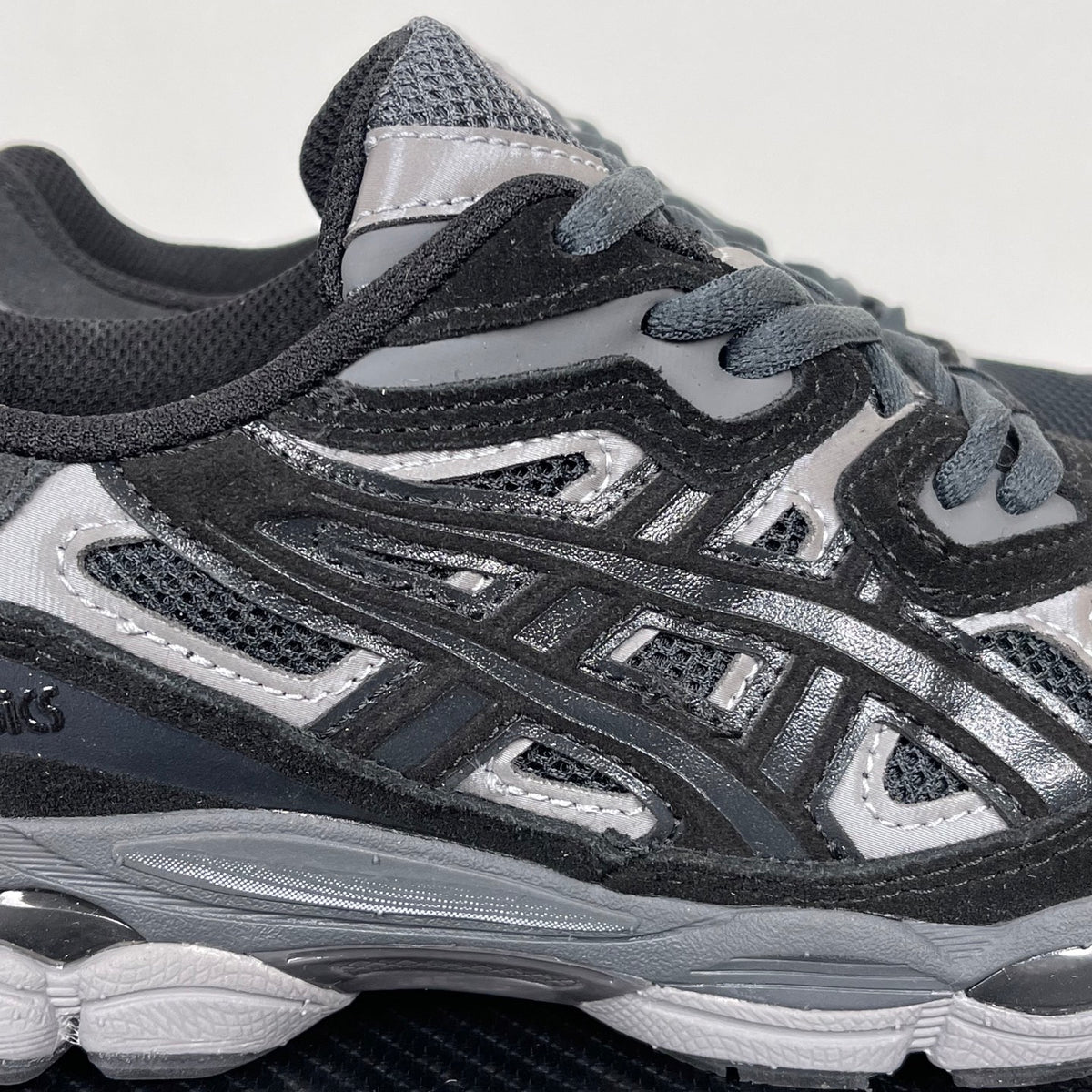 ASICS GEL-NYC Black / Graphite Grey