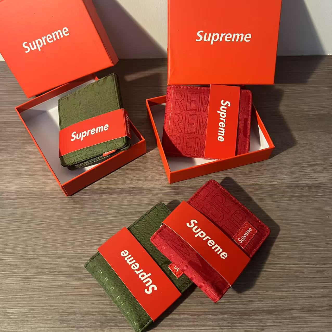 Supreme SS19 Wallet