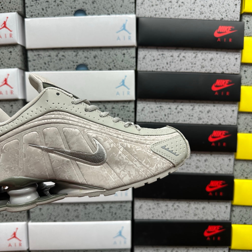 Nike Shox R4 College Grey / Flat Pewter