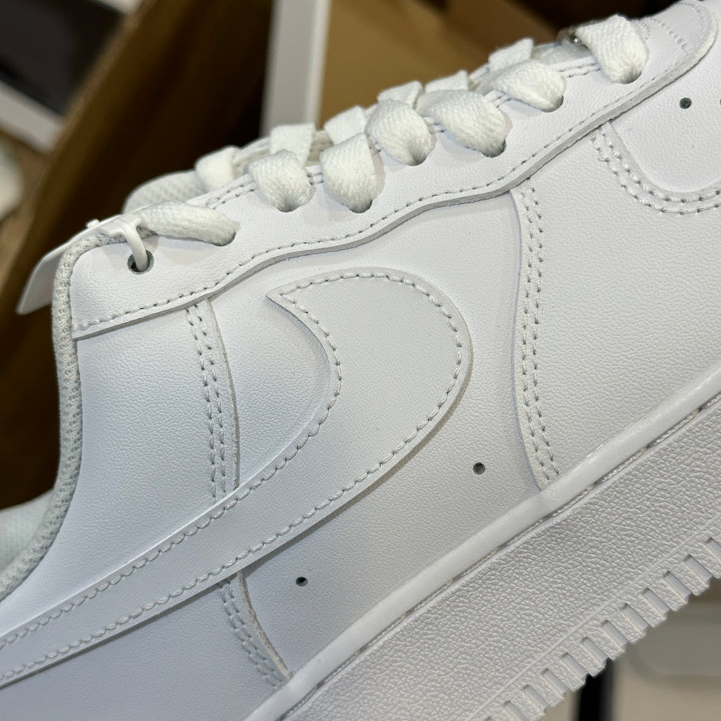 Nike Air Force 1 Triple White